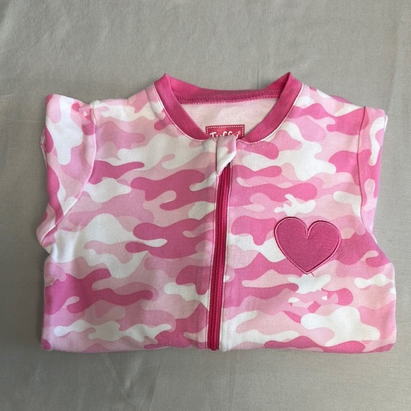 Tuffy - pink and White Camo onesie sleeper with heart patch - Picture 1 of 4